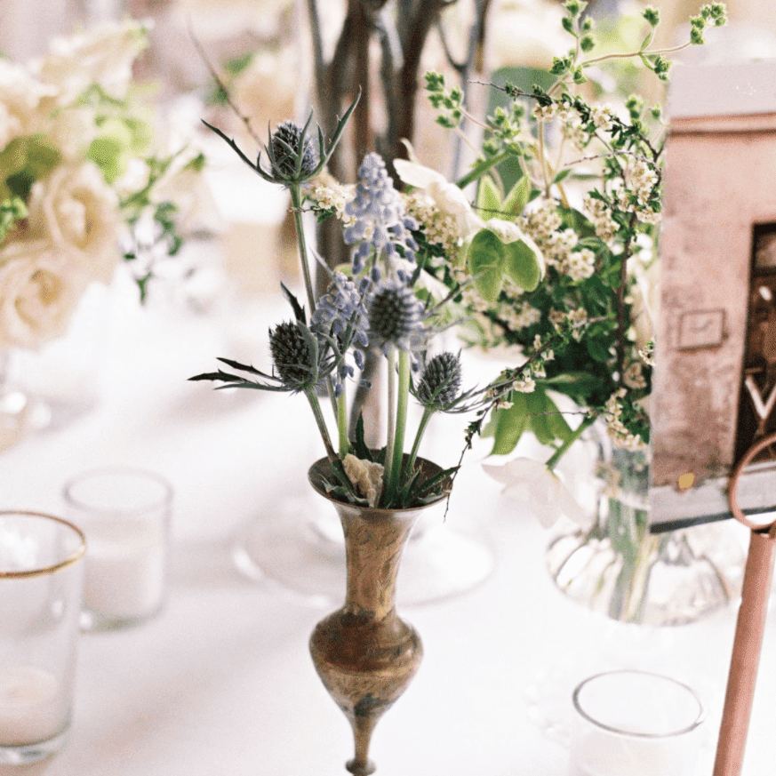 青铜花瓶tablescape