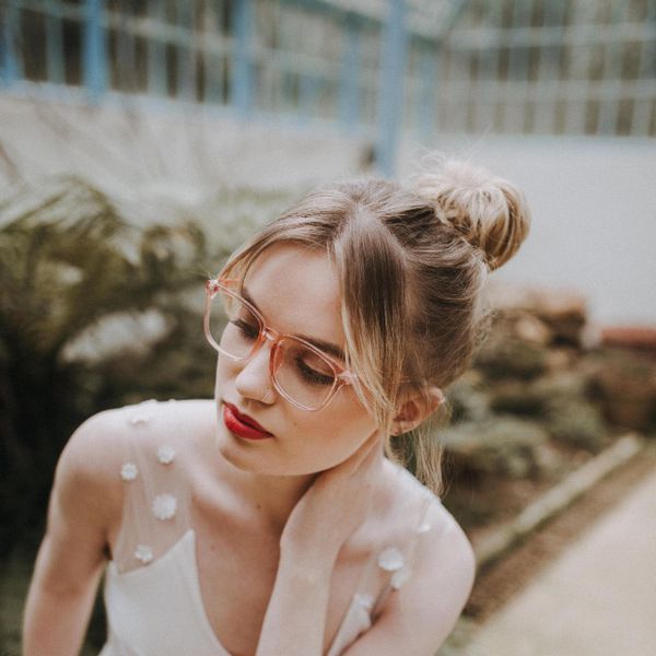 新娘的头发包戴眼镜