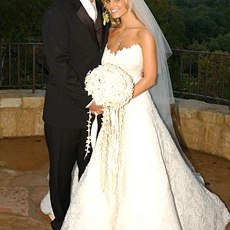 2002年，杰西卡·辛普森和尼克·拉奇在Vera Wang结婚