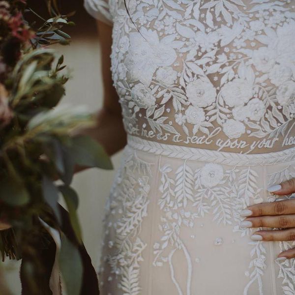 在婚纱礼服绣短语