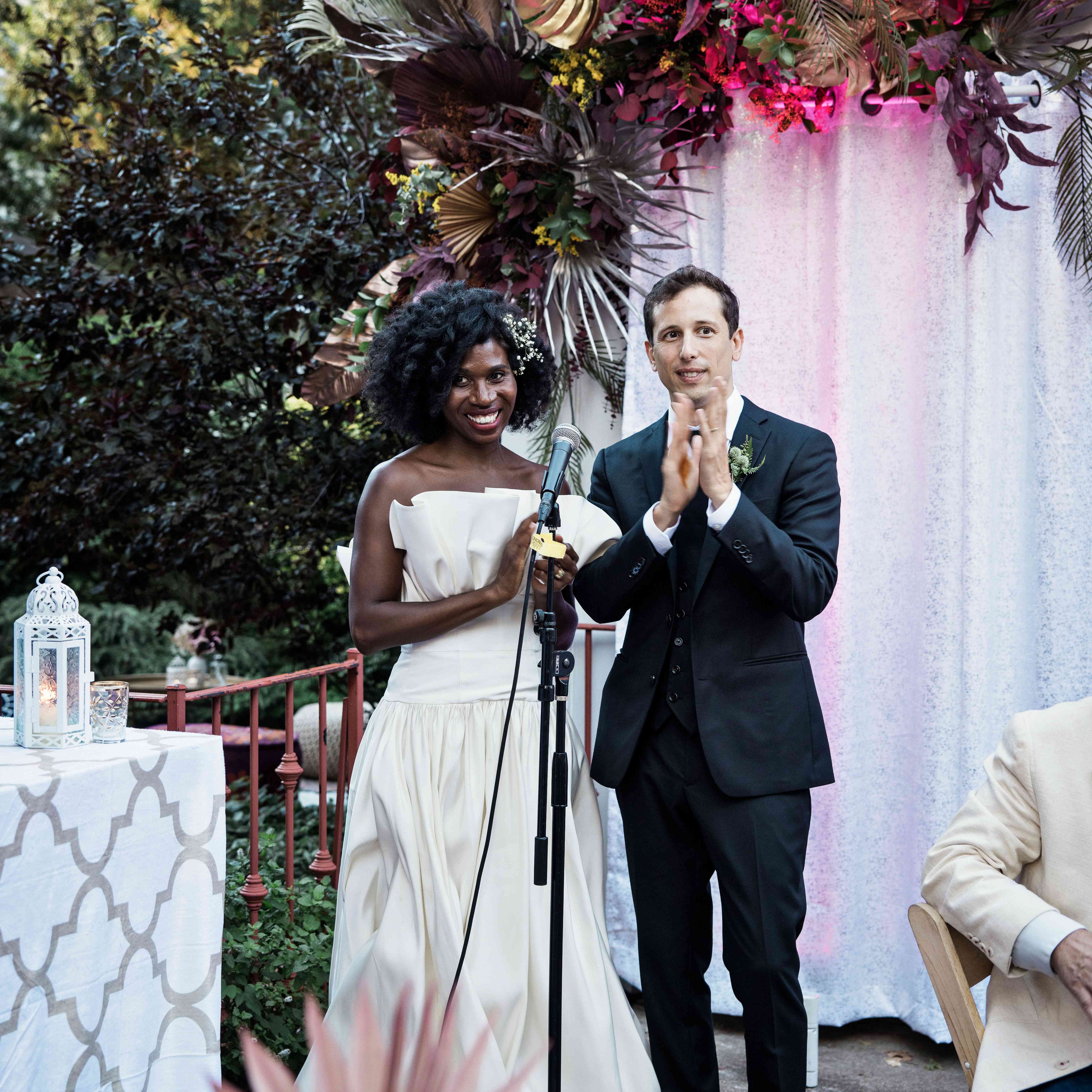 这对夫妇发表演讲