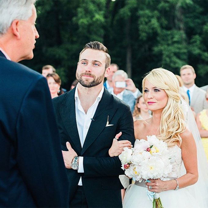 2014年，未婚女子艾米丽·梅纳德以现代嫁妆嫁给了泰勒·约翰逊