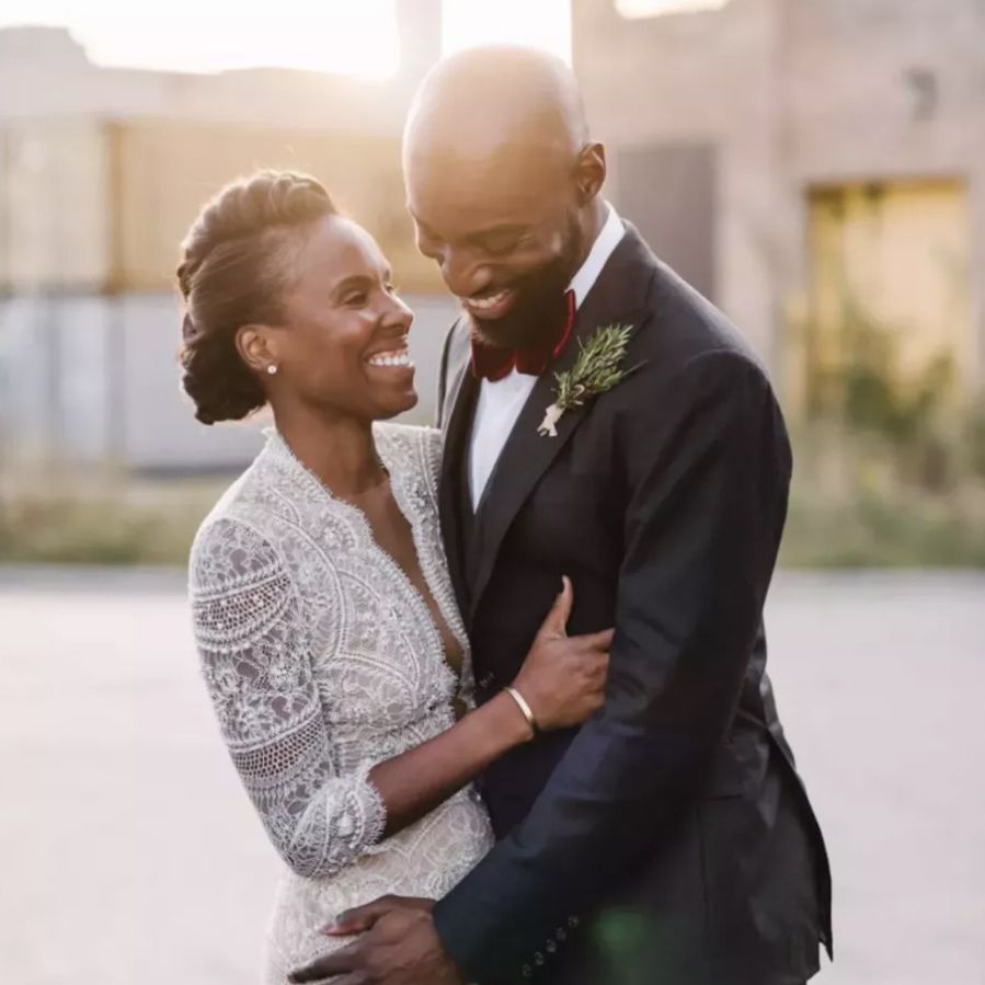 新娘与假鹰笑新郎