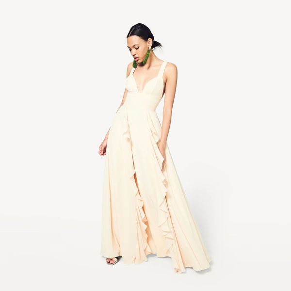 在薄带，地板长度香槟袍模型