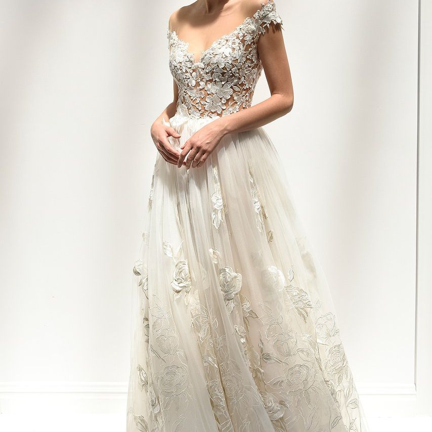 阿龙Livné场外的肩婚纱礼服