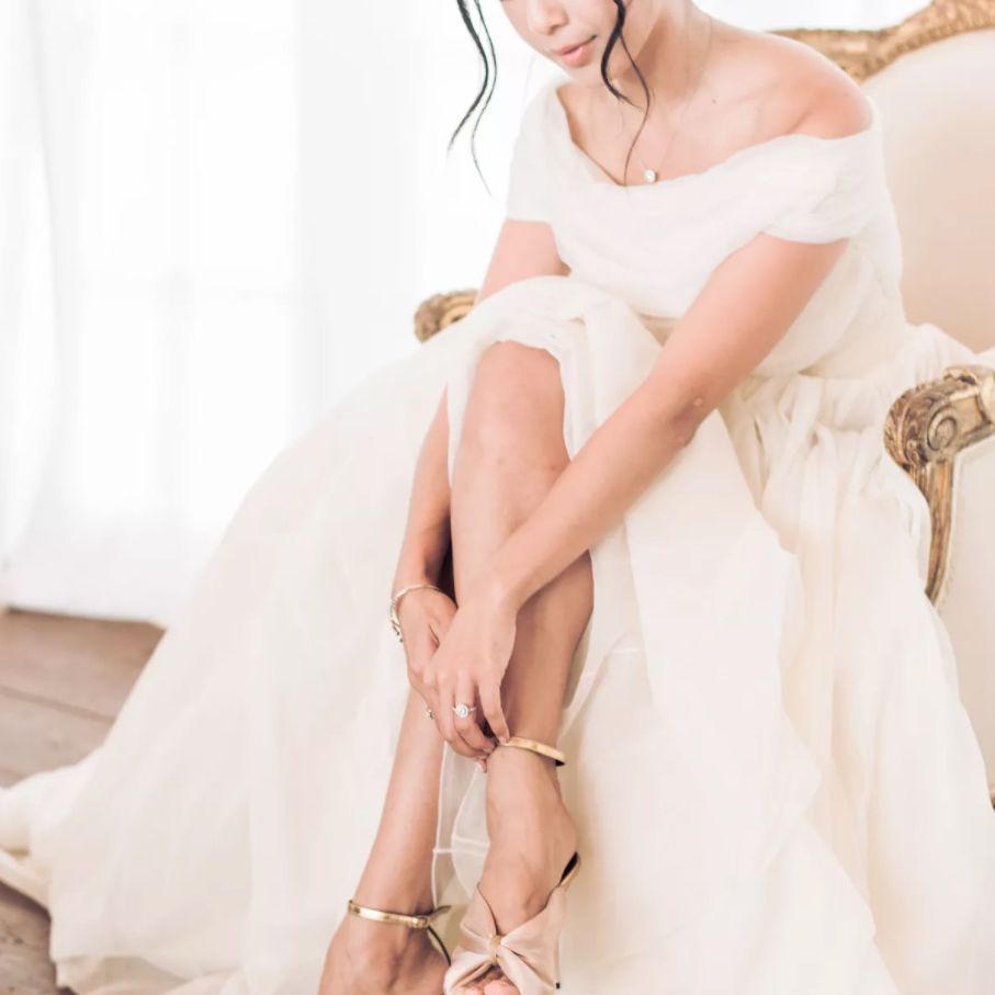 新娘穿鞋”class=