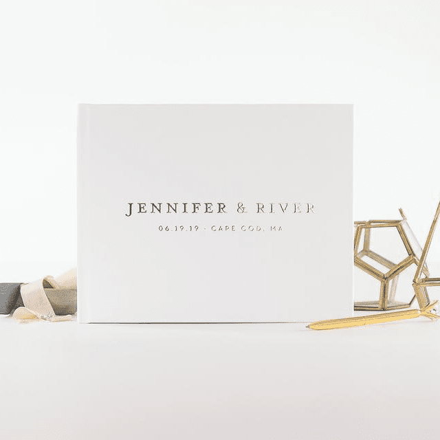 白色和银箔相册