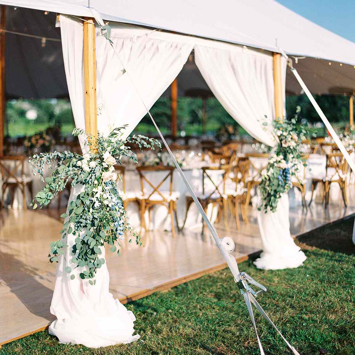 创建一个诱人的入口与大量的装饰。