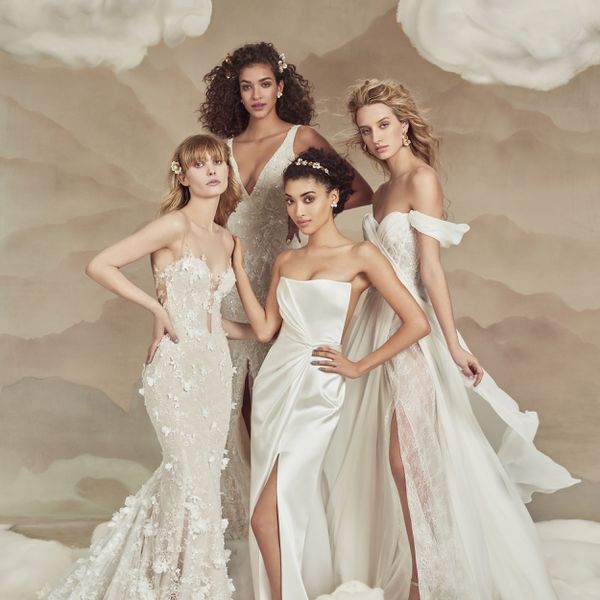 穿着婚纱的模特