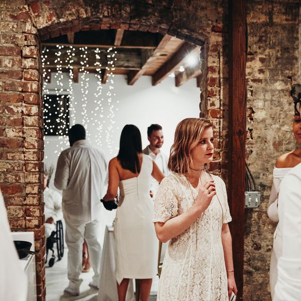 <P>客人在白</ P>