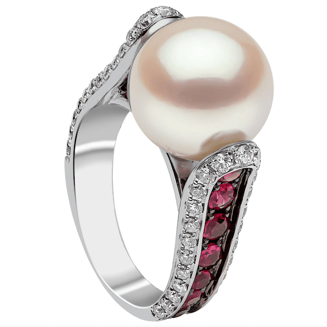 带有红宝石口音的珍珠戒指
