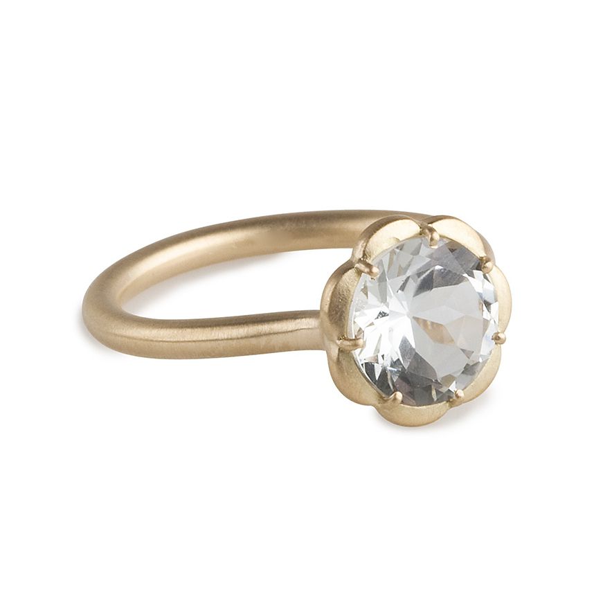 杰米狼黄色的金花戒指与白色的黄玉