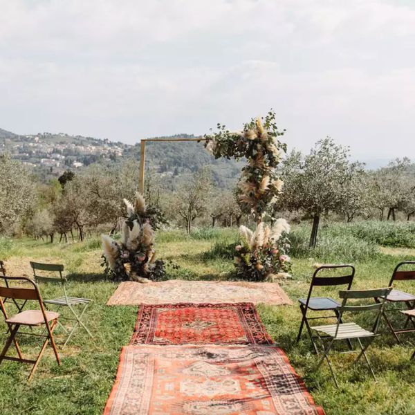 有地毯的仪式祭坛