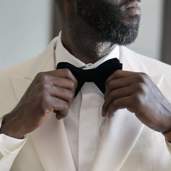 调整bowtie的新郎