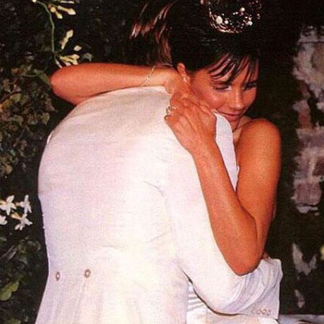 维多利亚·亚当斯与大卫·贝克汉姆于1999年在王薇薇结婚