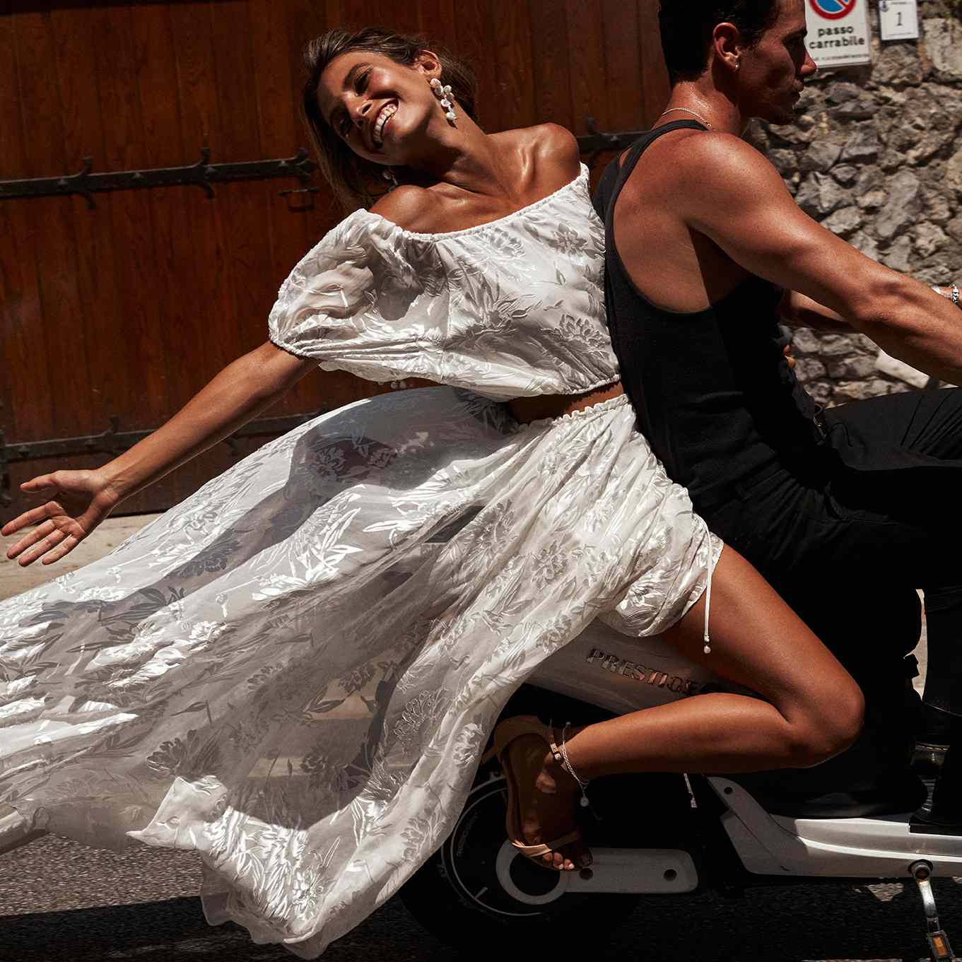 Loyola两件婚礼作物顶部和裙子