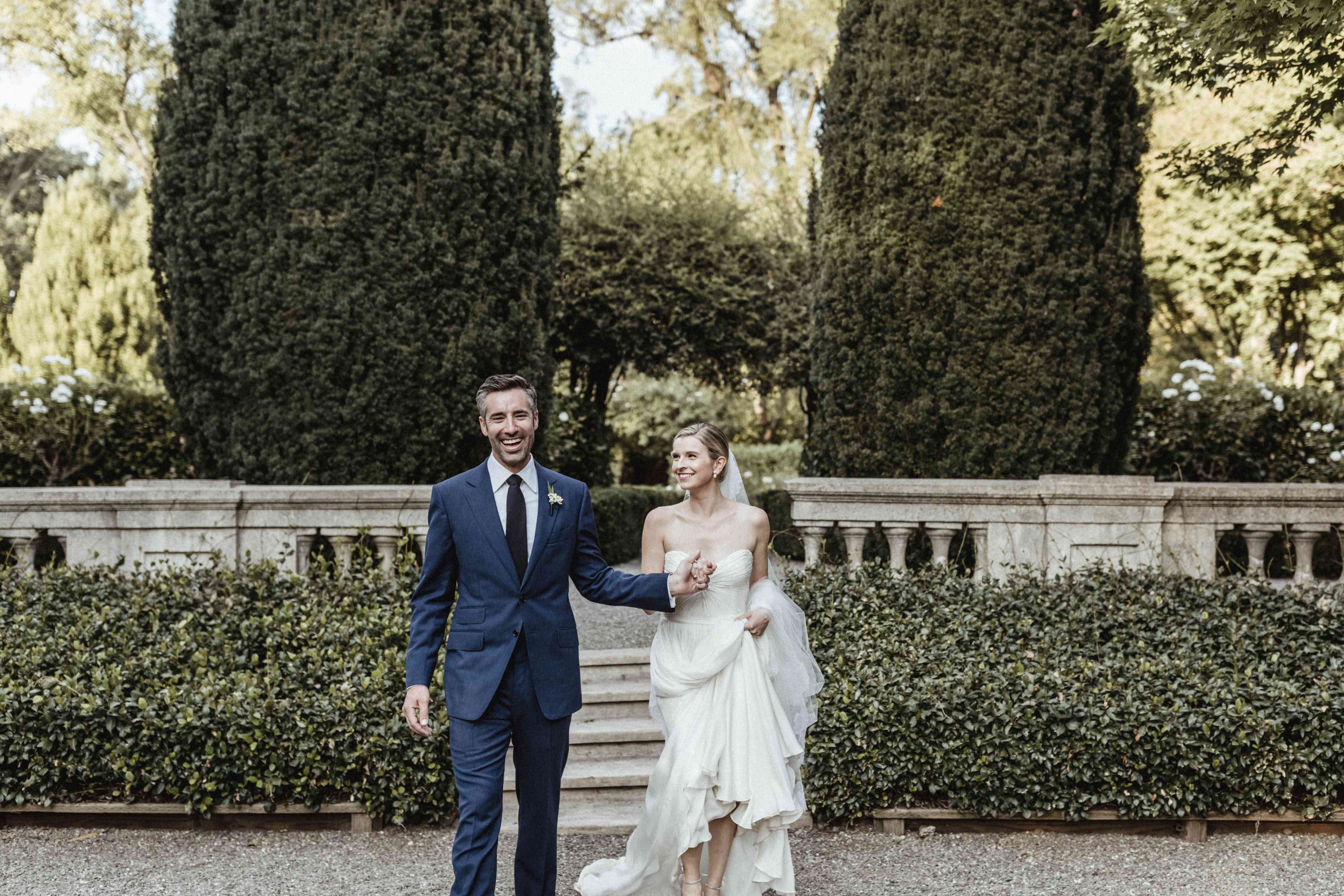 幸福的夫妇微笑