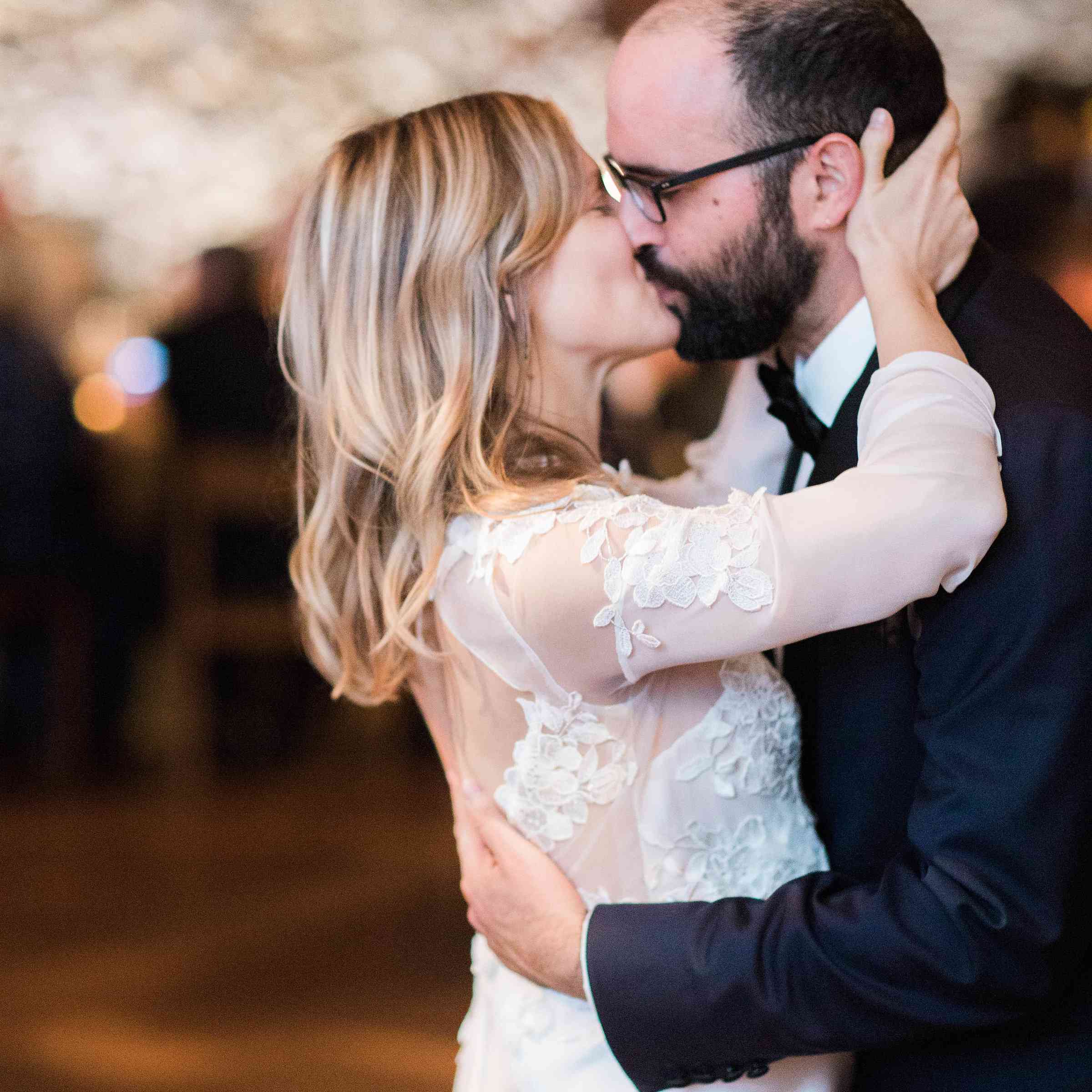 <P>新娘和新郎亲吻</ P>搜索结果