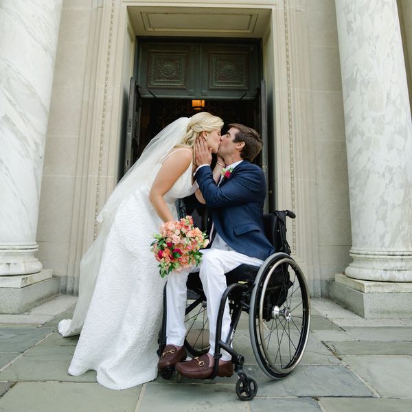 新娘和新郎亲吻