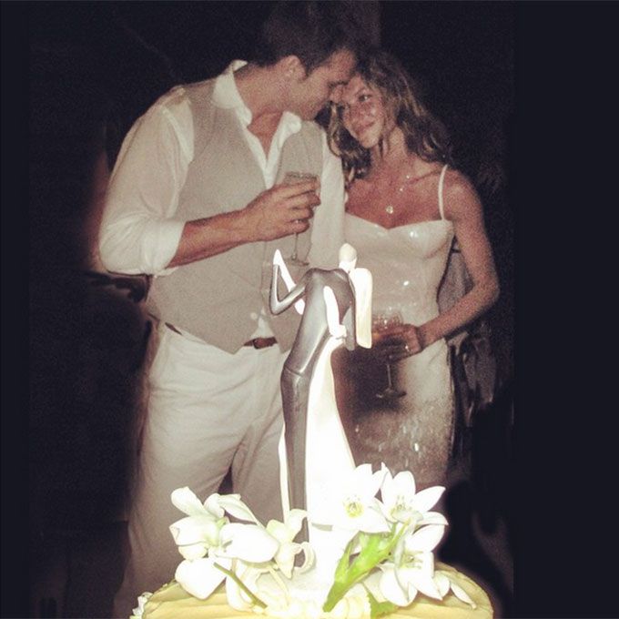 2009年，吉赛尔·邦辰和汤姆·布雷迪结婚时穿着紧身紧身衣