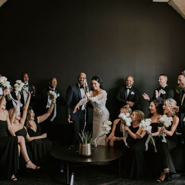 新郎新娘举行婚礼