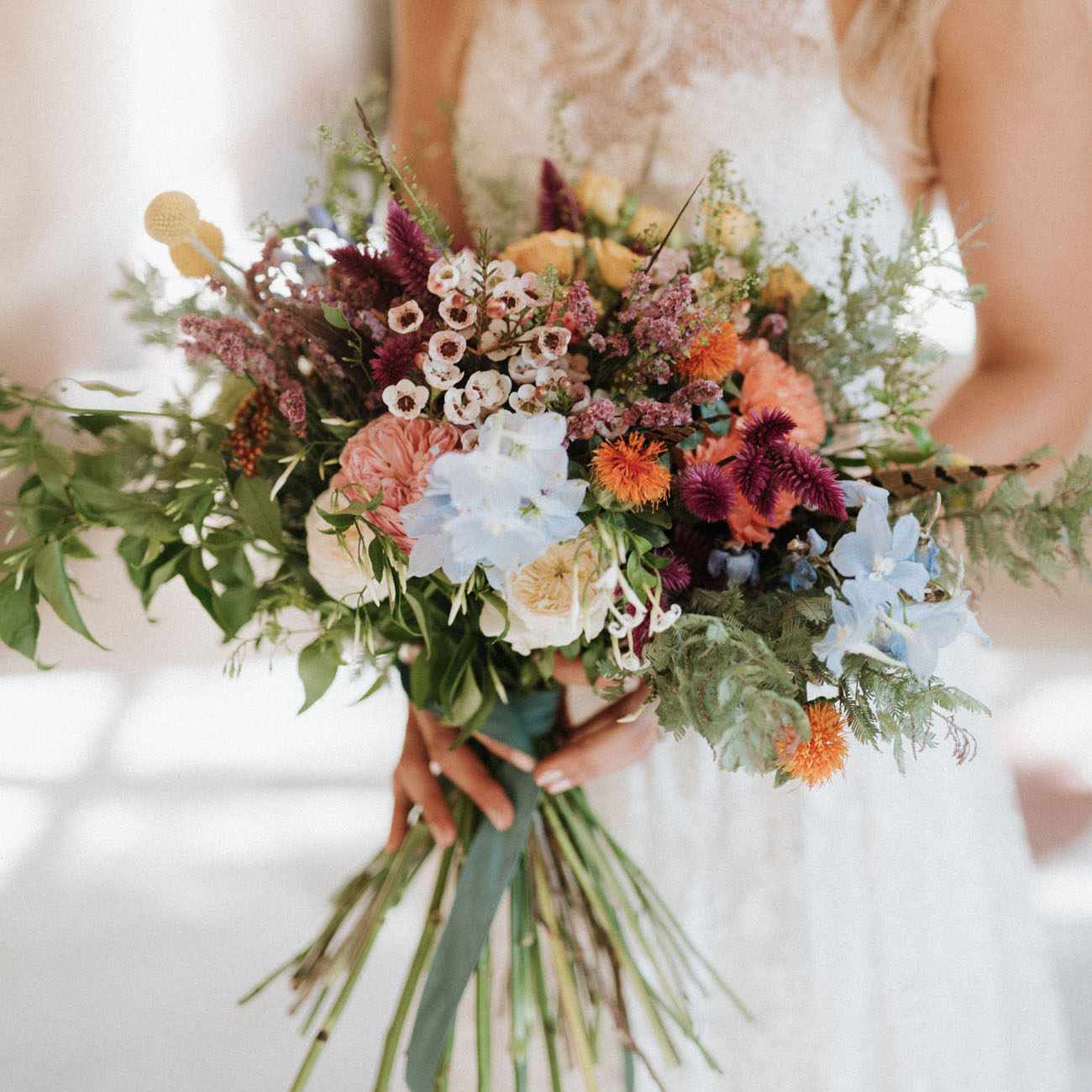 与长茎的野花花束