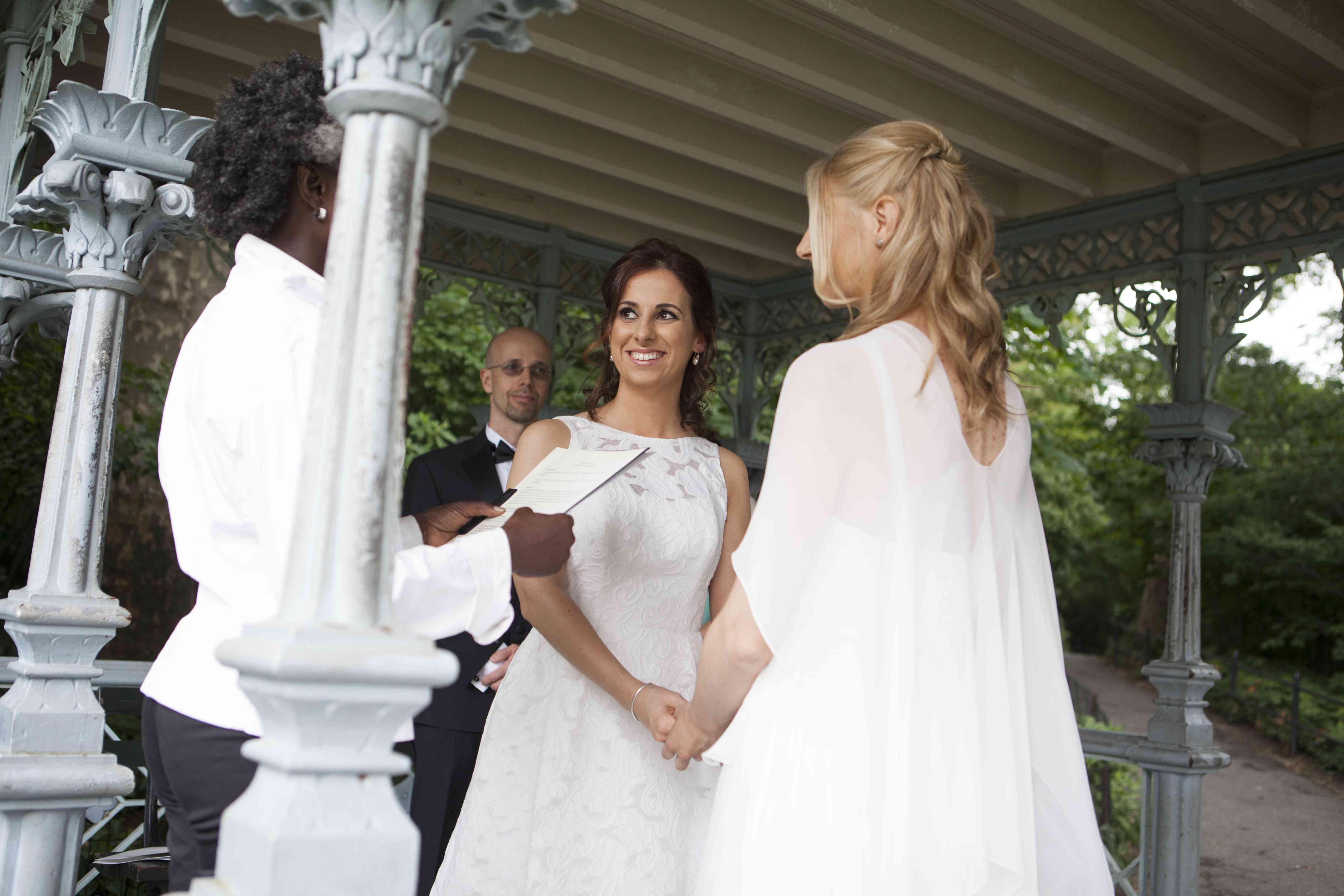 两个新娘私奔在中央公园