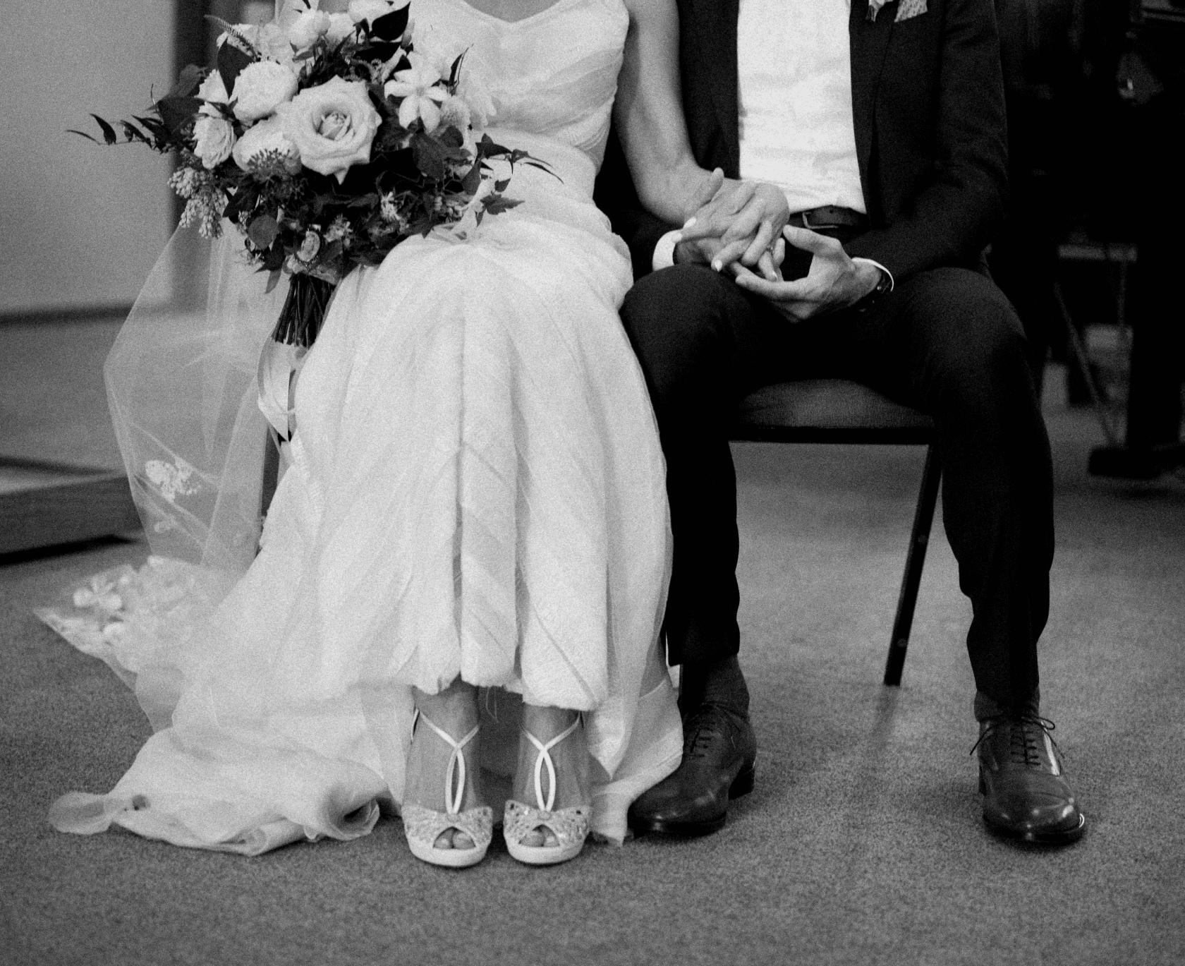 新娘和新郎的鞋子