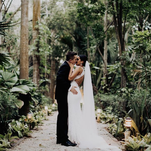 Adam Rusnak和Megan Allen在Mérida的Hacienda Xcanatun结婚。