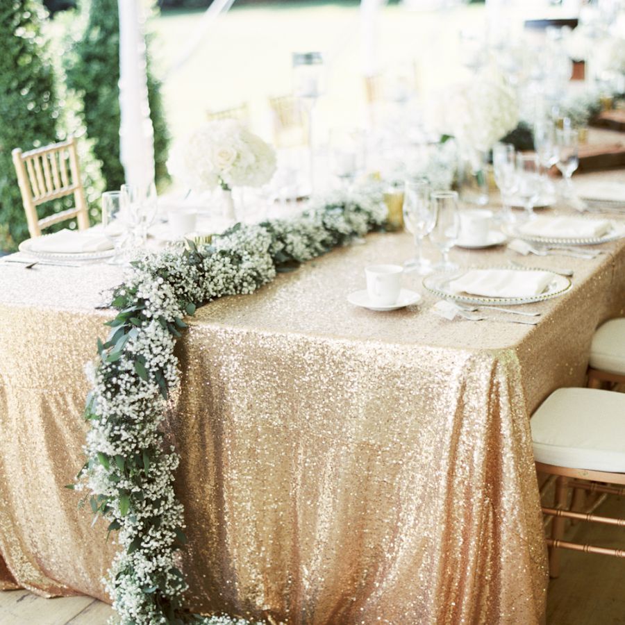 黄金主题tablescape。