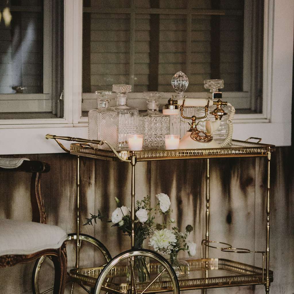 婚宴上的老式酒吧推车