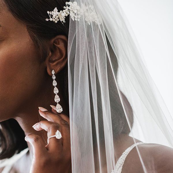 新娘嫁妆首饰和面纱