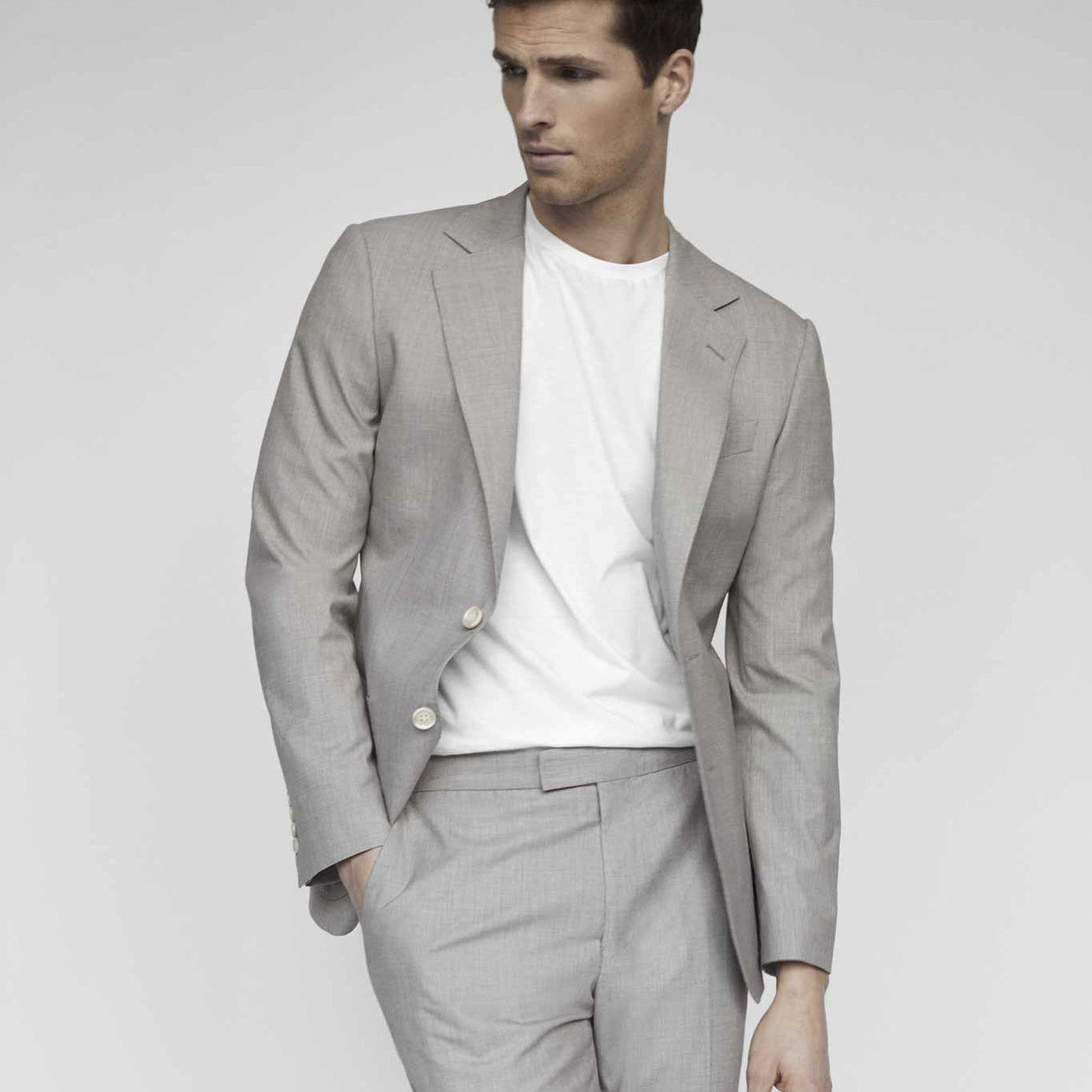 灰色西装