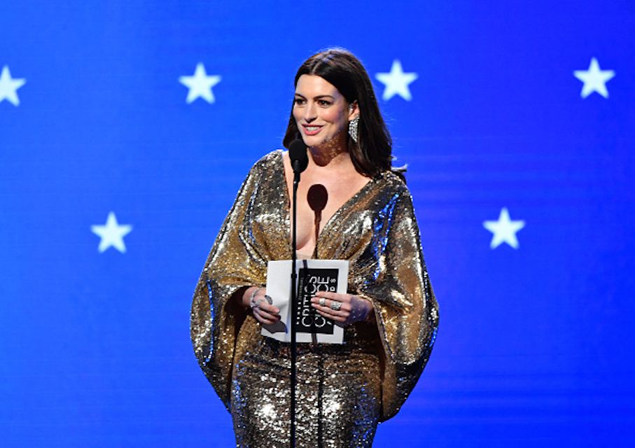 安妮·海瑟薇“class=