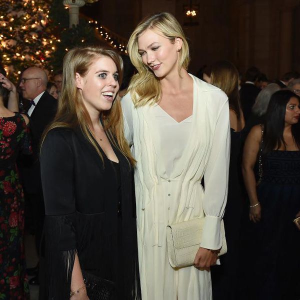 约克公主比阿特丽斯和卡莉·克劳斯出席在纽约公共图书馆举行的第三届伯格鲁恩奖颁奖典礼。