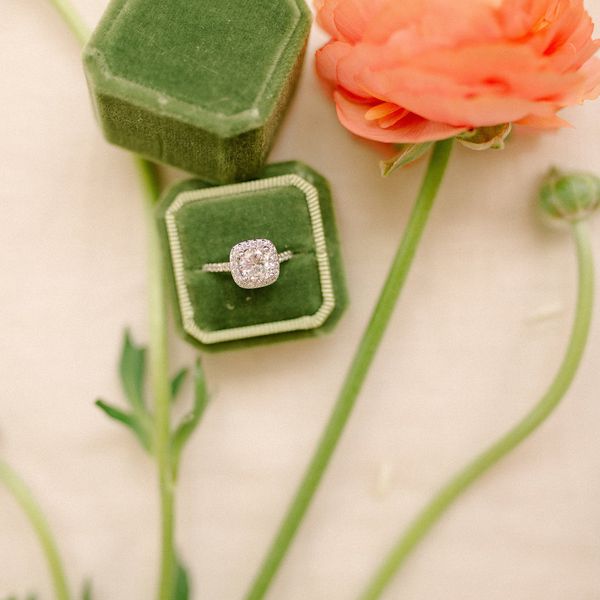 绿色复古天鹅绒订婚戒指盒188bet官网88bet官网