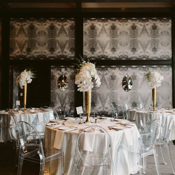 婚宴设置与丙烯酸椅子