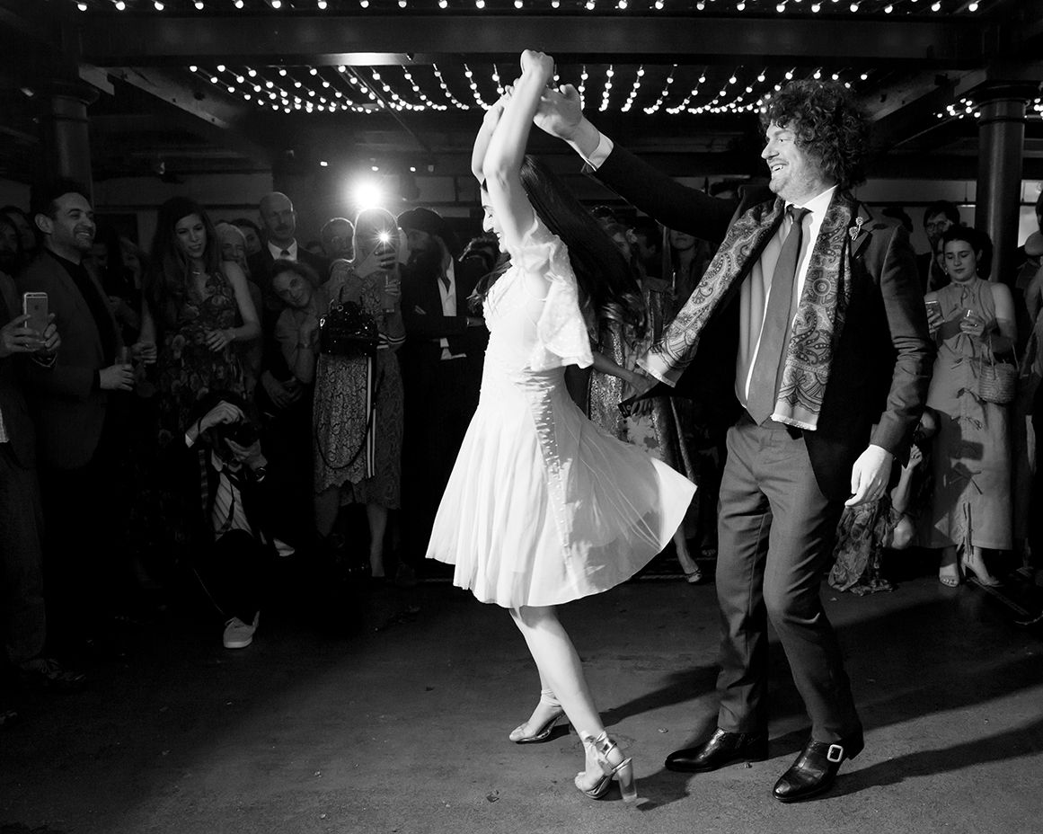 新娘和新郎跳舞