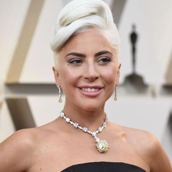 Lady Gaga 2019年奥斯卡颁奖礼上戴着蒂凡尼钻石项链