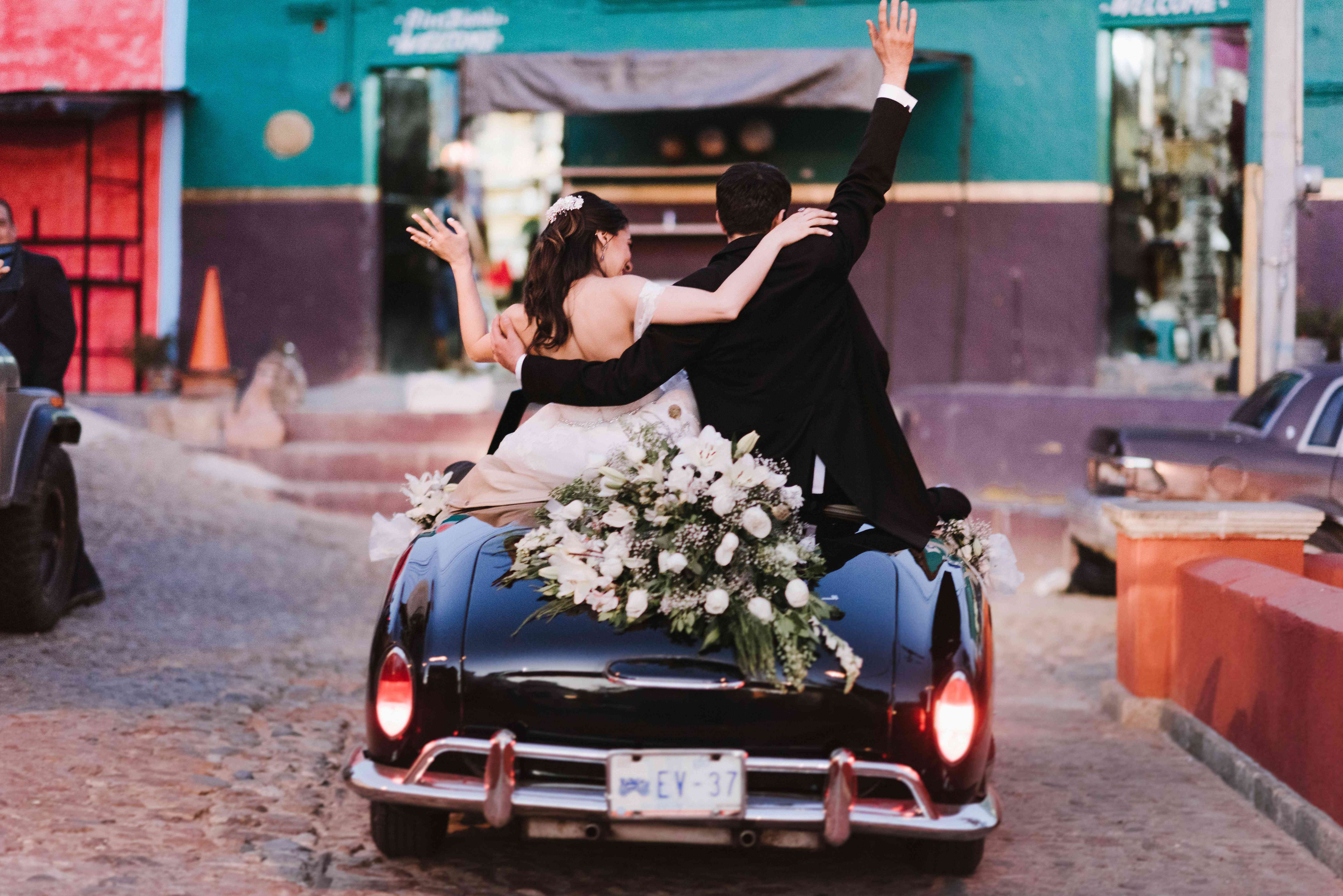 新娘和私家车新郎