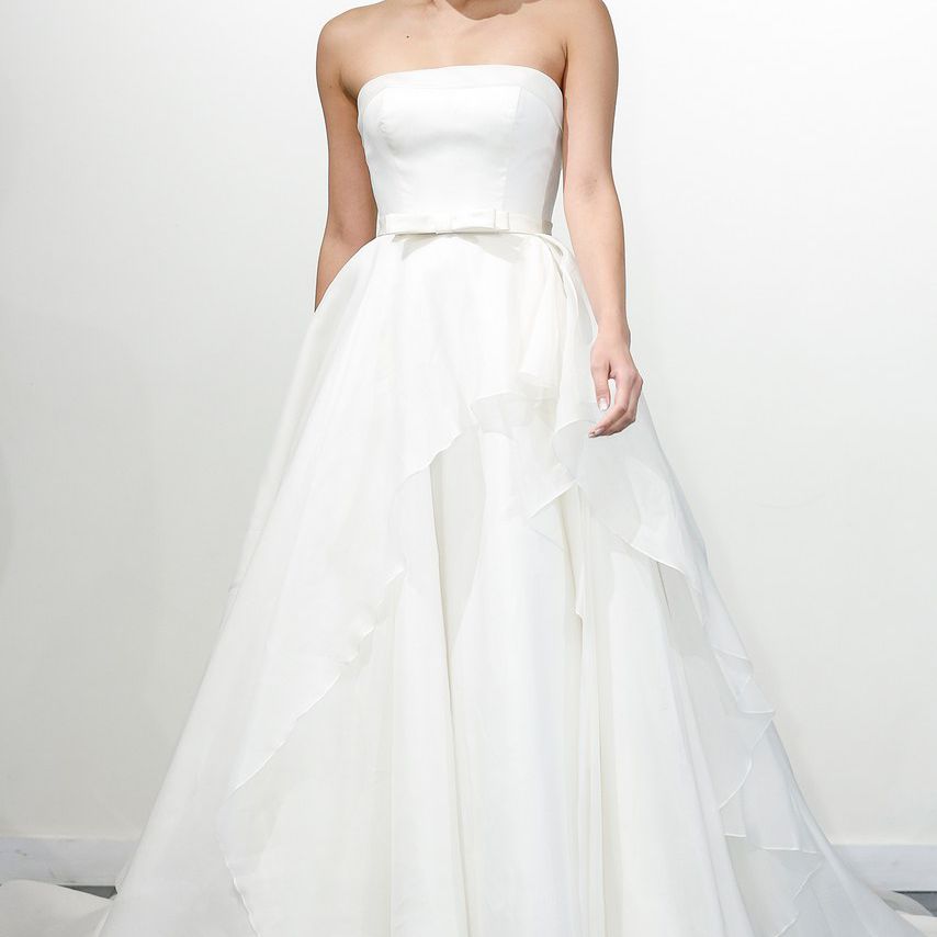 桂由美无肩带婚纱