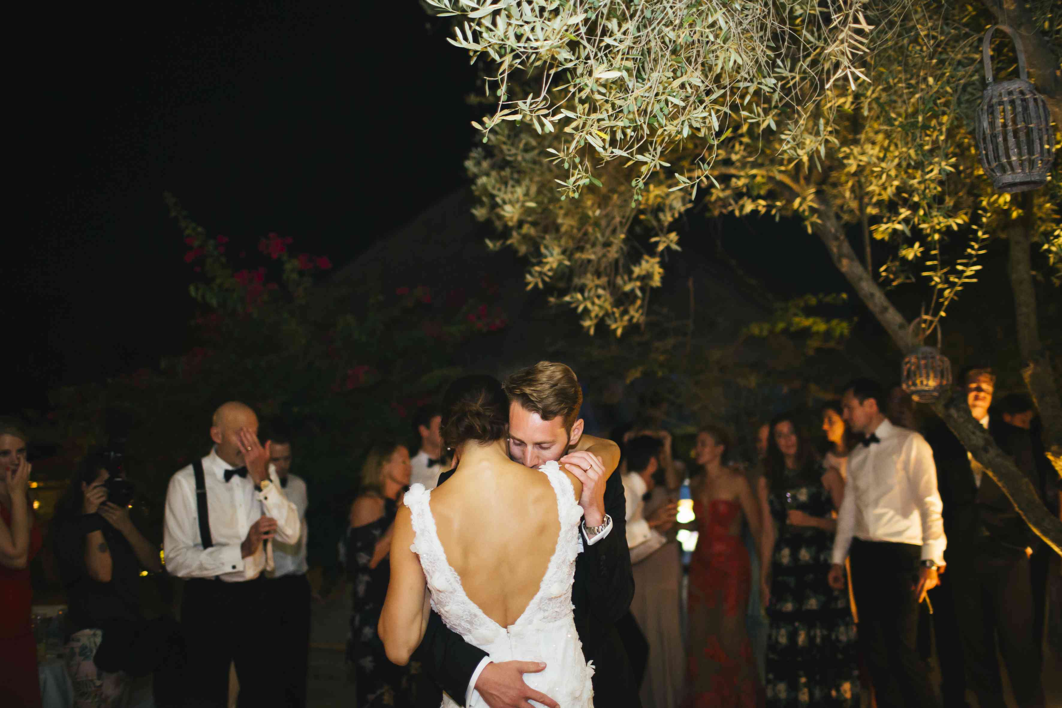 新娘和新郎跳舞