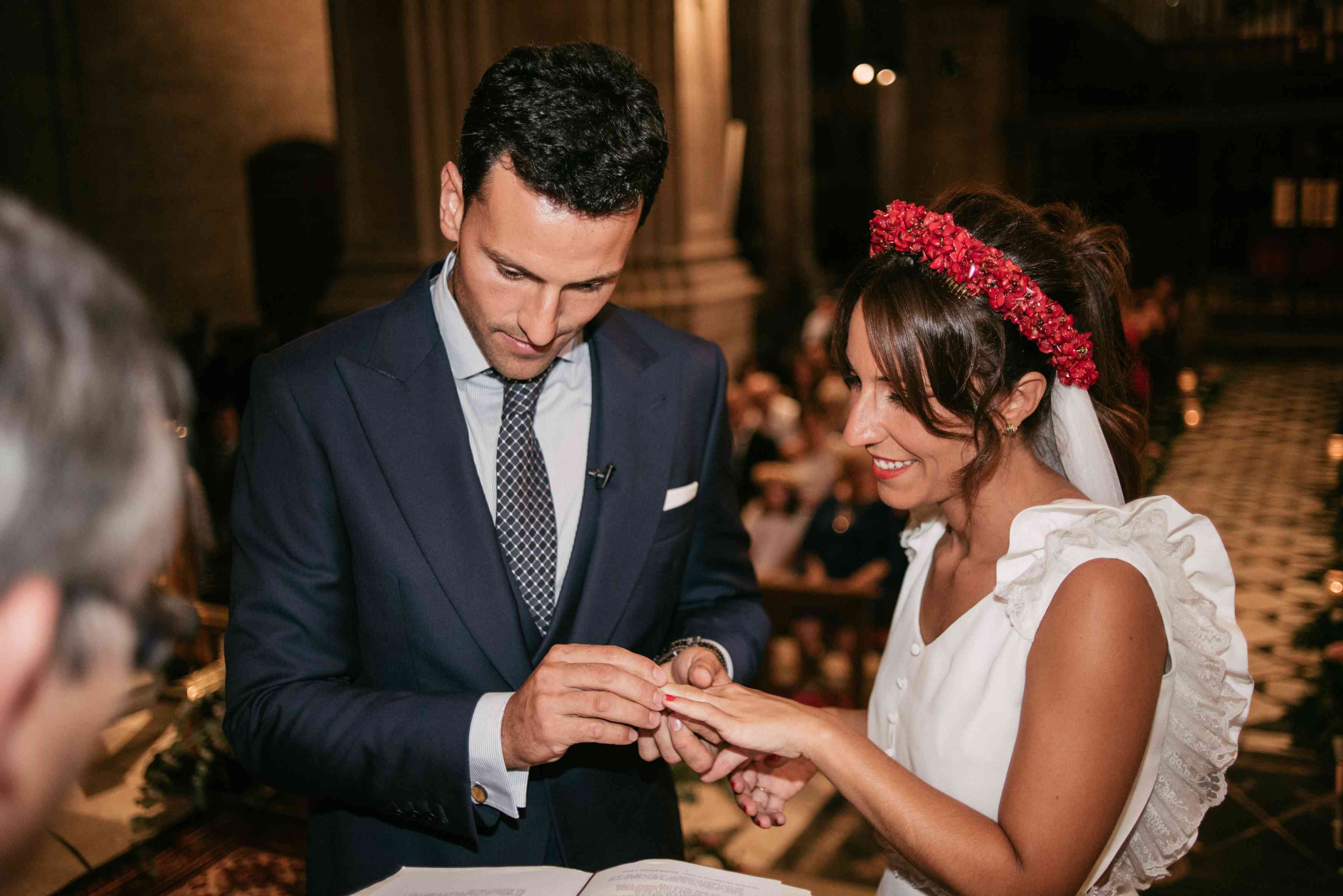 新娘和新郎交换戒指