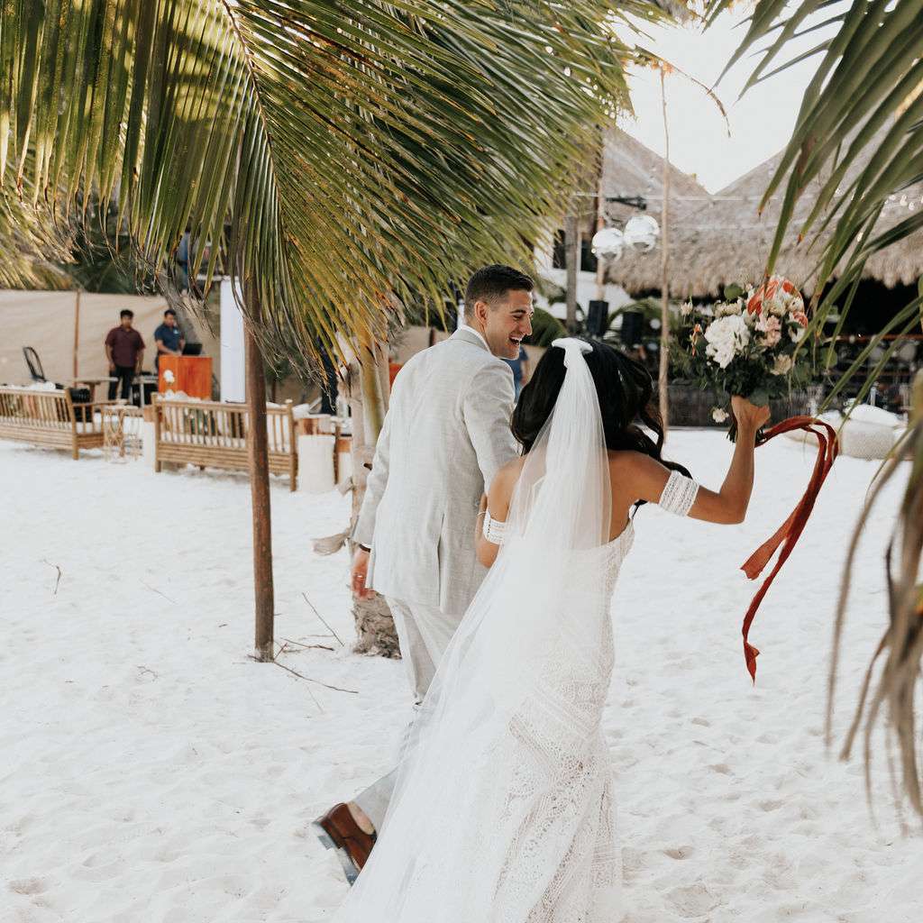 这对夫妇离开仪式”class=