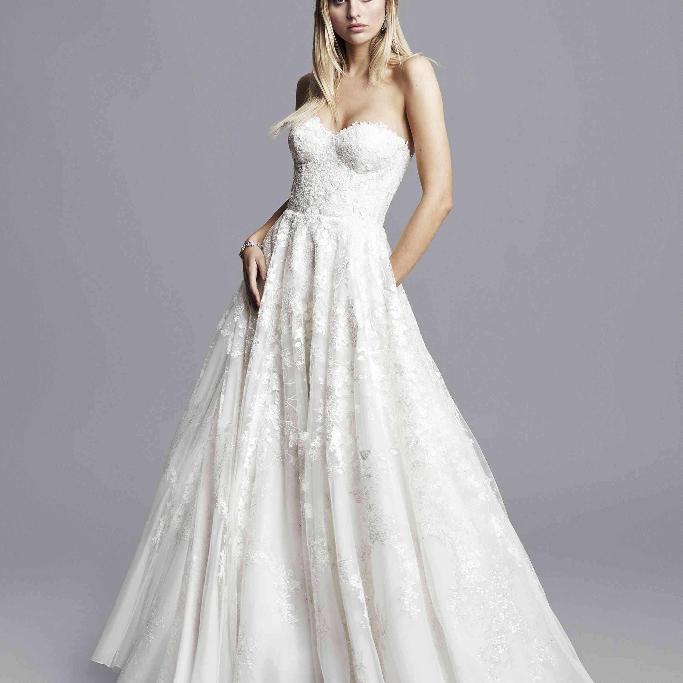 Caroline Castigliano的婚纱