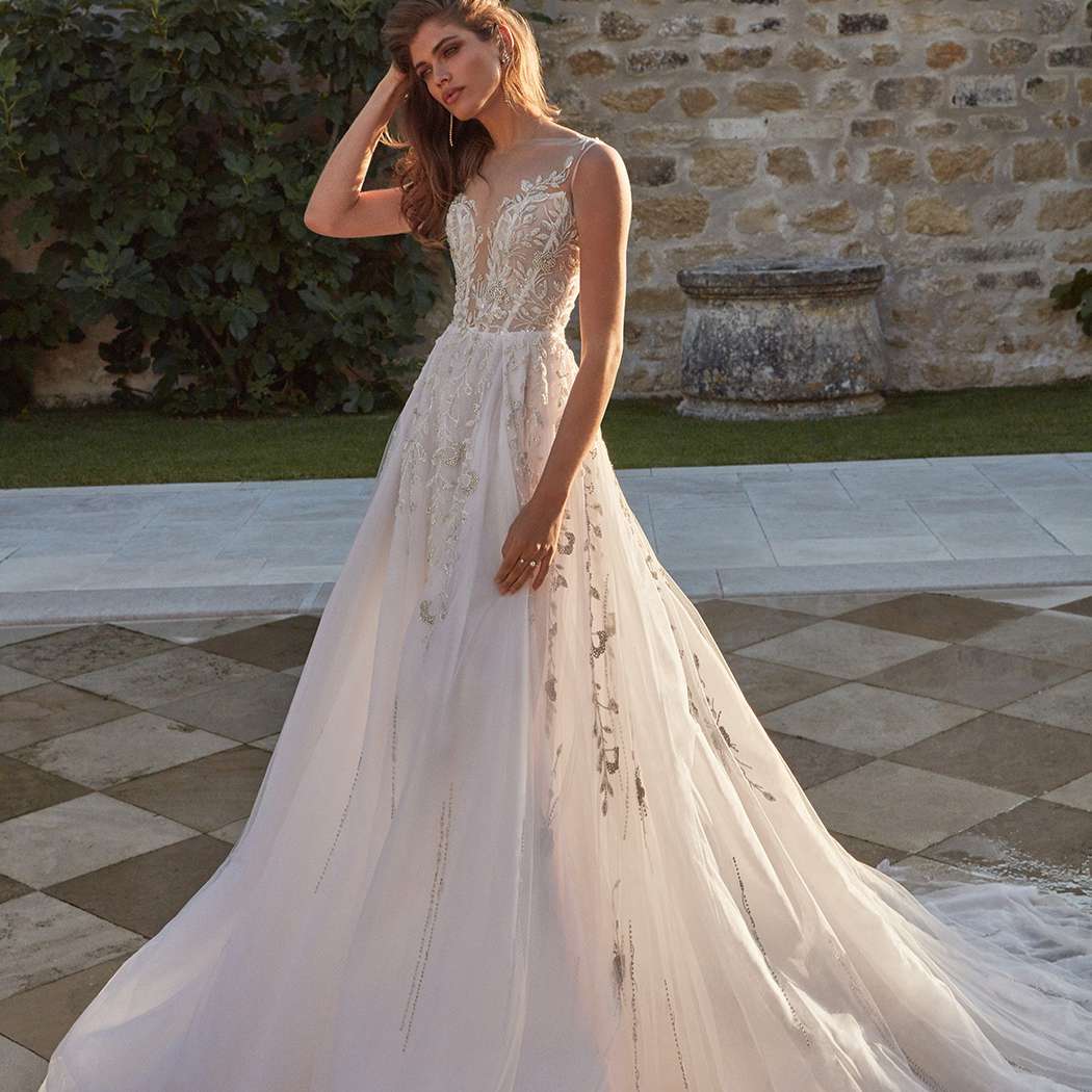 由Galia Lahav设计的花式白色婚纱