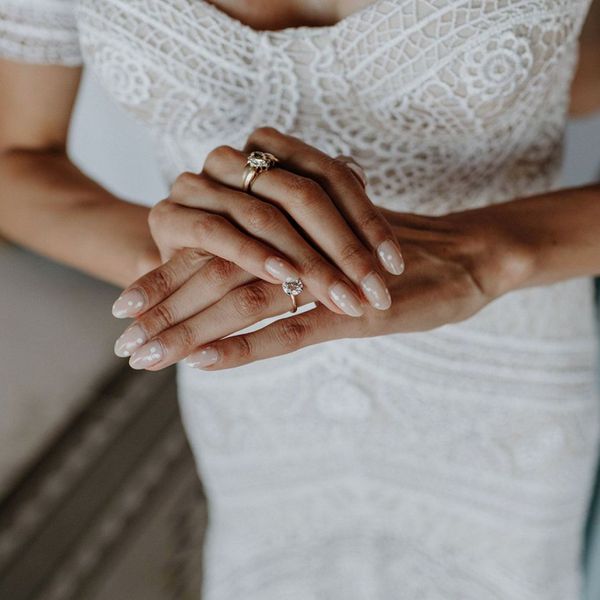 新娘与波尔卡点美甲