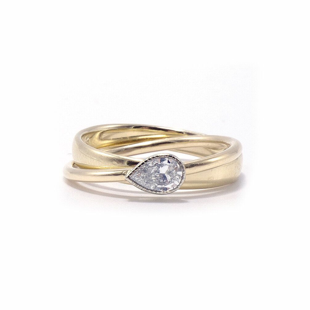 阿什利张梨形切割钻石滚圈