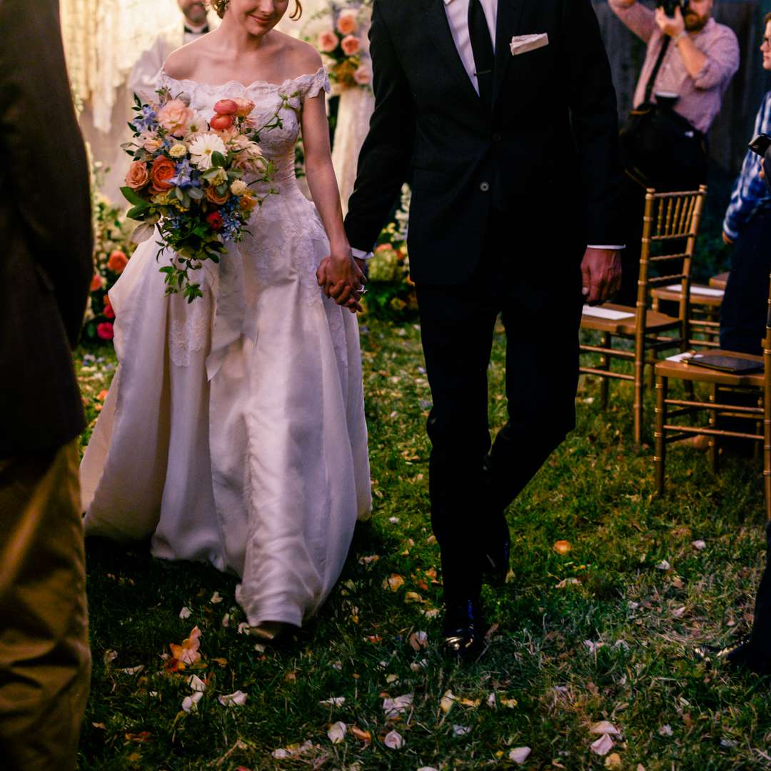 新娘和新郎在休学期间