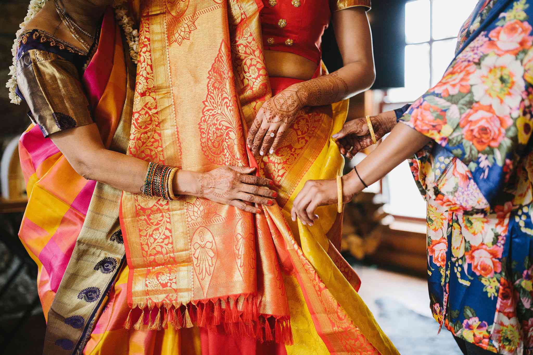 新娘为婚礼做准备。